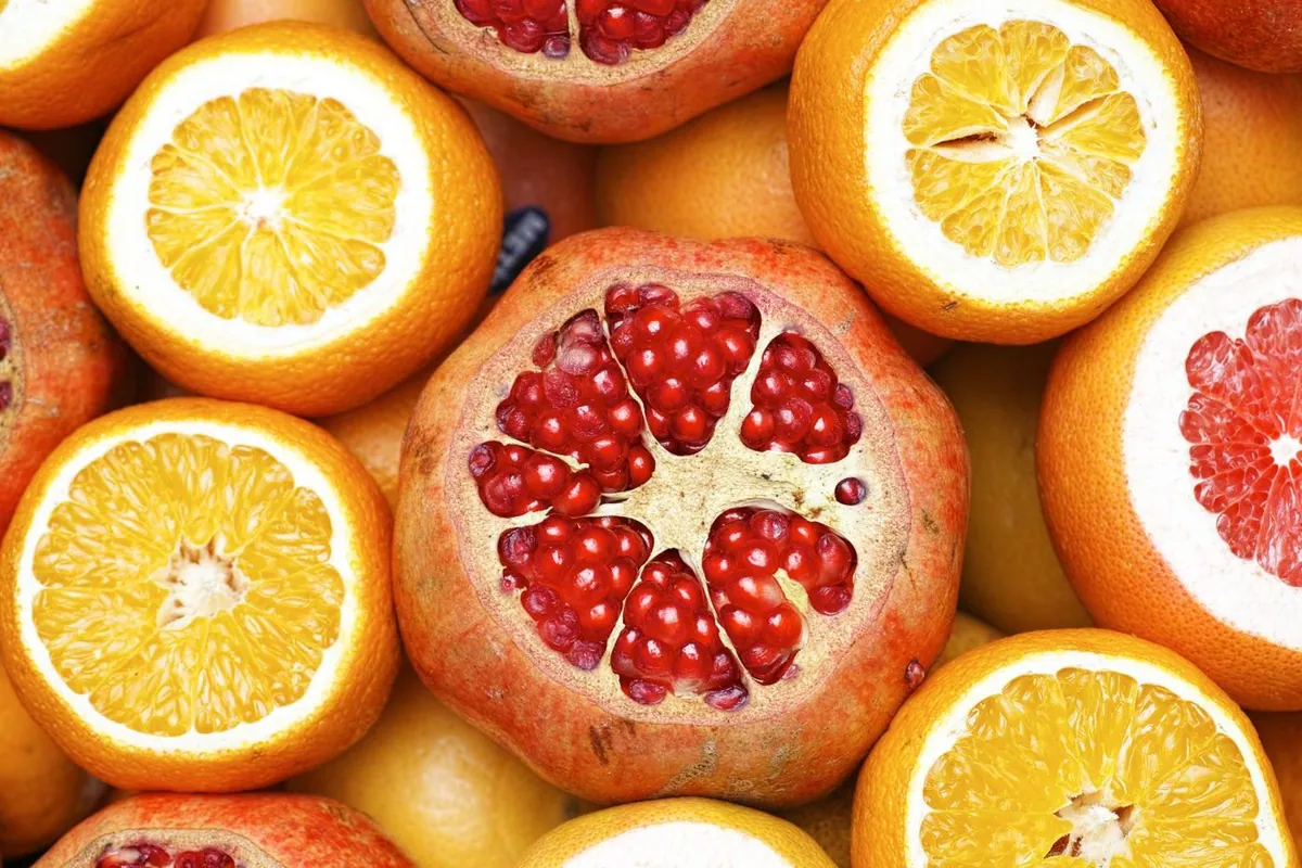 Citrus fruits and pomegranates rich in vitamin C